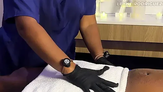 Leyne rodriguez: intime eingeölte massage-session führt zu einem wilden happy end