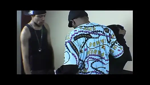 Горячая крошка принимает член