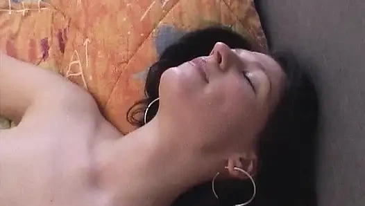 Две сногсшибаительные крошки-лесбиянки из Франции развлекаются