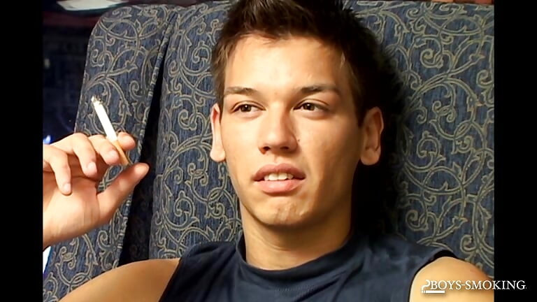 BoysSmoking: Latino Jordan svoj dok puši u NYC-u