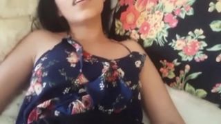 Desi chica disfrutando del sexo anal y decir ponerlo dentro hijo de puta