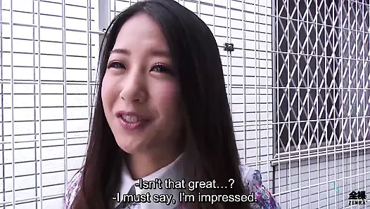 JAV звезда Сатоми Suzuki посещает самого счастливого фаната на земле в своем доме