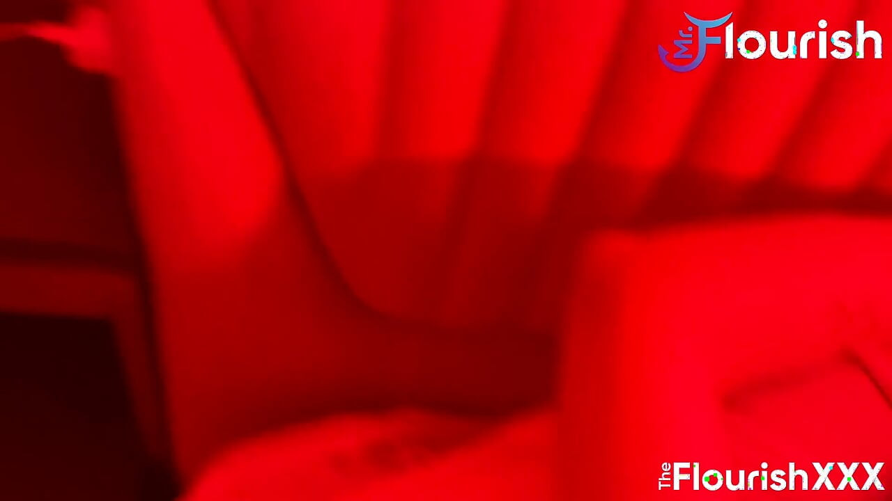 Anna cummings ko mrflourish se laal batti kaksh ki visheshta milti hai