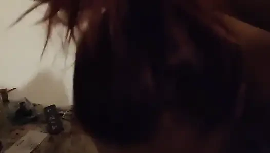 Tante hot serbia lagi asik nyepong kontolku di jam istirahat