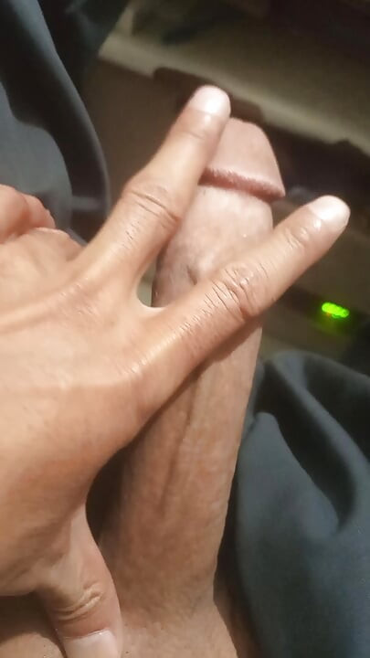 Svaka žena koja me želi učiniti svojim partnerom može me kontaktirati s potpunom povjerljivošću.