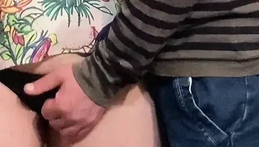 OMG! Cewek ini ngebiarkan aku ngusap memeknya yang aduhai