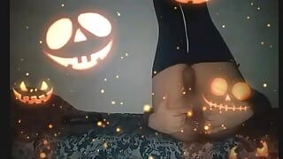 Sofiblack viert Halloween homo met dikke kont die grote enorme dildo neemt