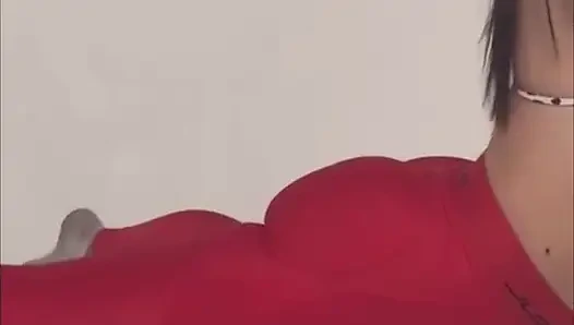 Yoga dengan legging ketat merah