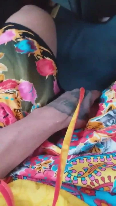 Playing her sheBeef on her way to boyfriend's house