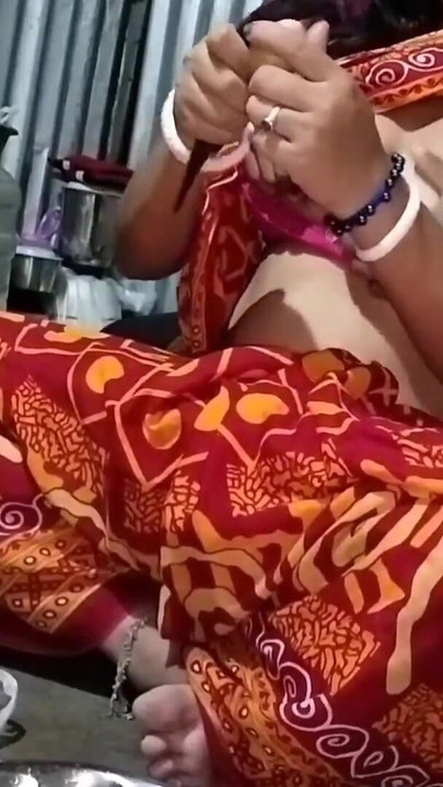 Key moment from "Sali jub soaur ghore se Jamai daa k ghor gaye tub Usko Ekela Ghorme Without Condom pe Choda"