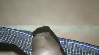 Indische Tamil zwarte jongen masturbeert