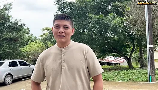 Sepeda motor atau ?, jaga sepeda motor dan beri dia milikku.