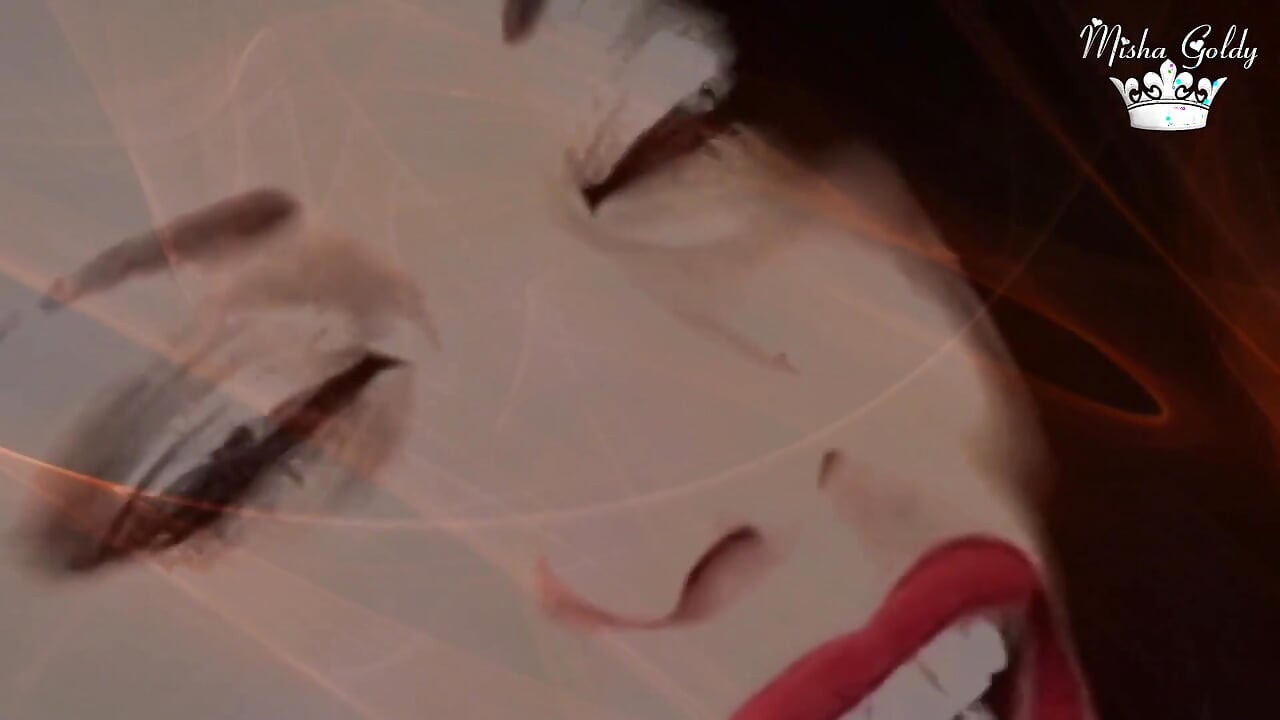 Fascinantă în relaxare pură ASMR
