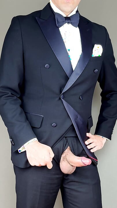 Terangsang dalam tuksedo