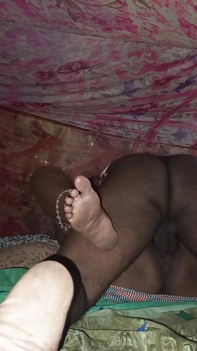 Futaiul în stil indian desi, de asemenea, devine o Yoga Asana