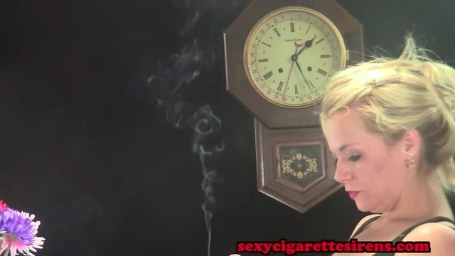 Smoking Fetish - Heidi Cafe Cigarette