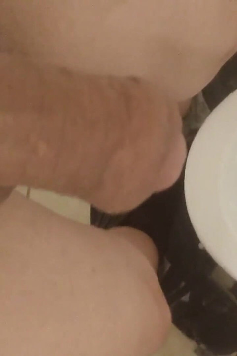 Peeing and Explaining How I Function/appear Compared to Cisgals