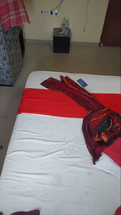 Maćeha i polu sin intenzivno jebanje u hotelskoj sobi Seks u Kolkata Desi hotelu Seks | Klip 1
