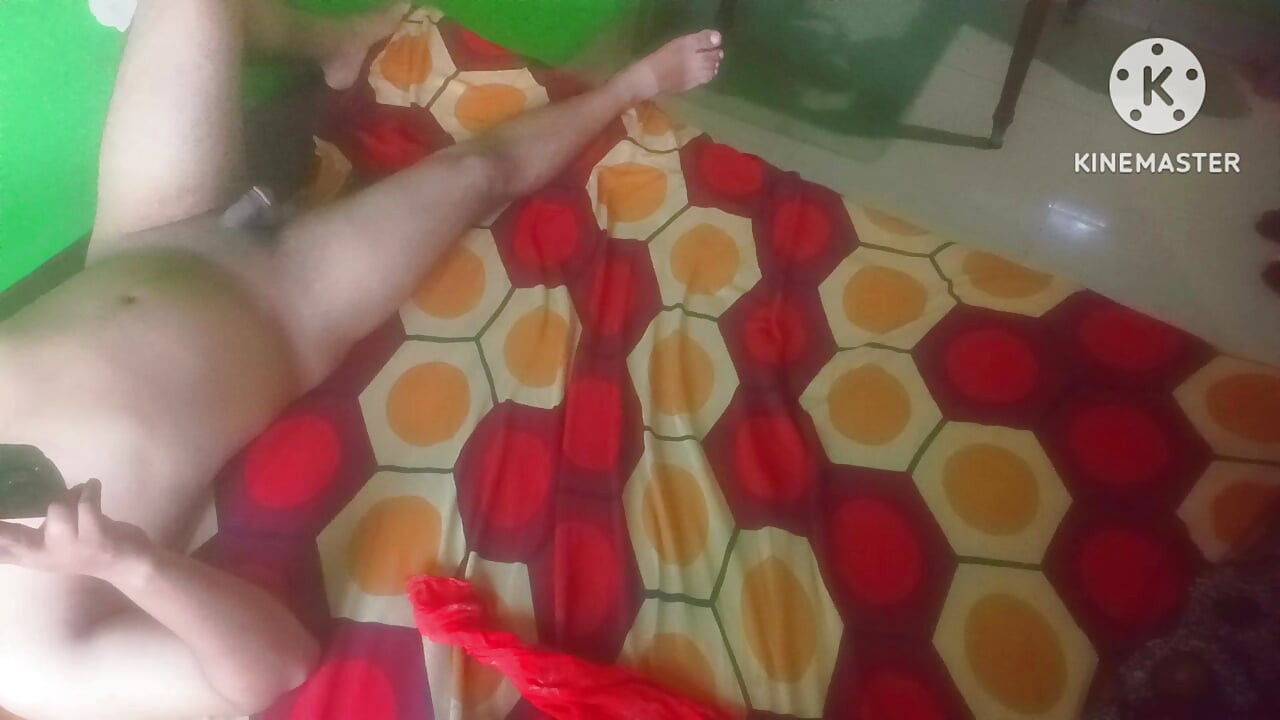 पति के साथ फोन पर बात करते हुए लव के साथ