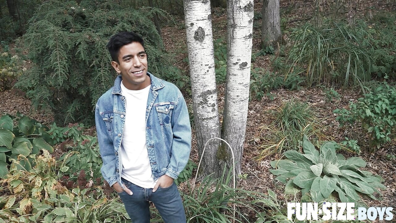 Funsizeboys - ก้นเกย์เงี่ยนตัวเล็กโดนเย็ดโดย Bob Knight ชาวสวนตัวสูง