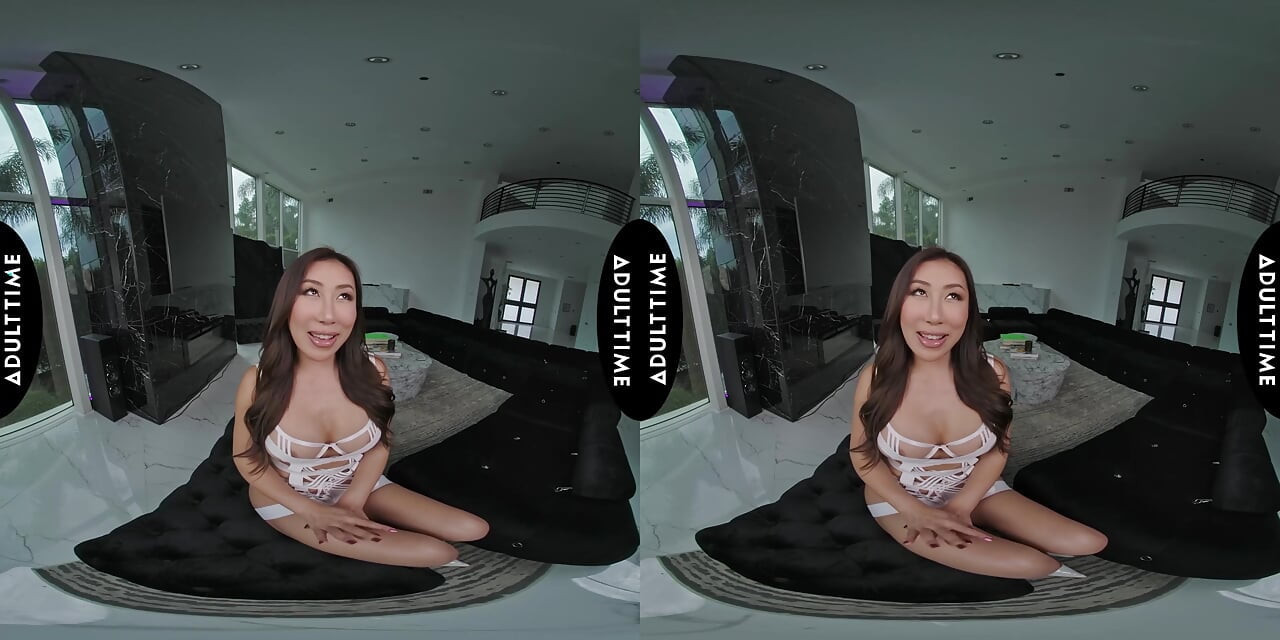 UP CLOSE VR - Η Nicole Doshi παίρνει τον έλεγχο στο Cowgirl Vr Pov με σκληρή βόλτα με μεγάλα βυζιά