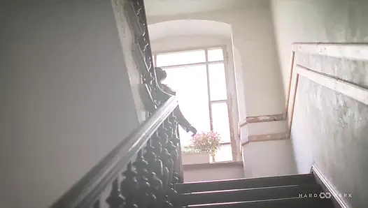 Cewek semok ini lagi asik dientot habis-habisan sama las bangers sampai mengerang keenakan