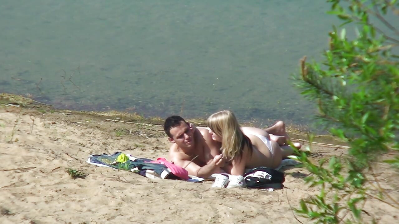 छोटी रंडी को आउटडोर बड़े लंड की जरूरत है!