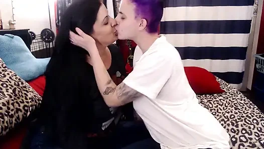 Лесбиянки выхоластят тебя