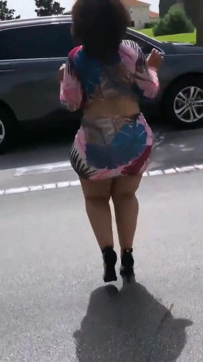 Milf deliciosa en vestido