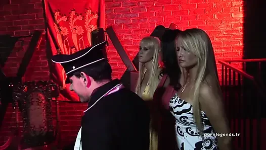 Carmella Bing azgın arkadaşlarıyla yarışma yapıyor (4k)