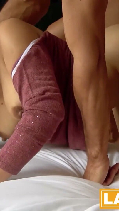 Kocaman Memeli Latina MILF, Sahte Seçmelerde Gringo Yapımcı Tarafından Sikildi | Clip 2