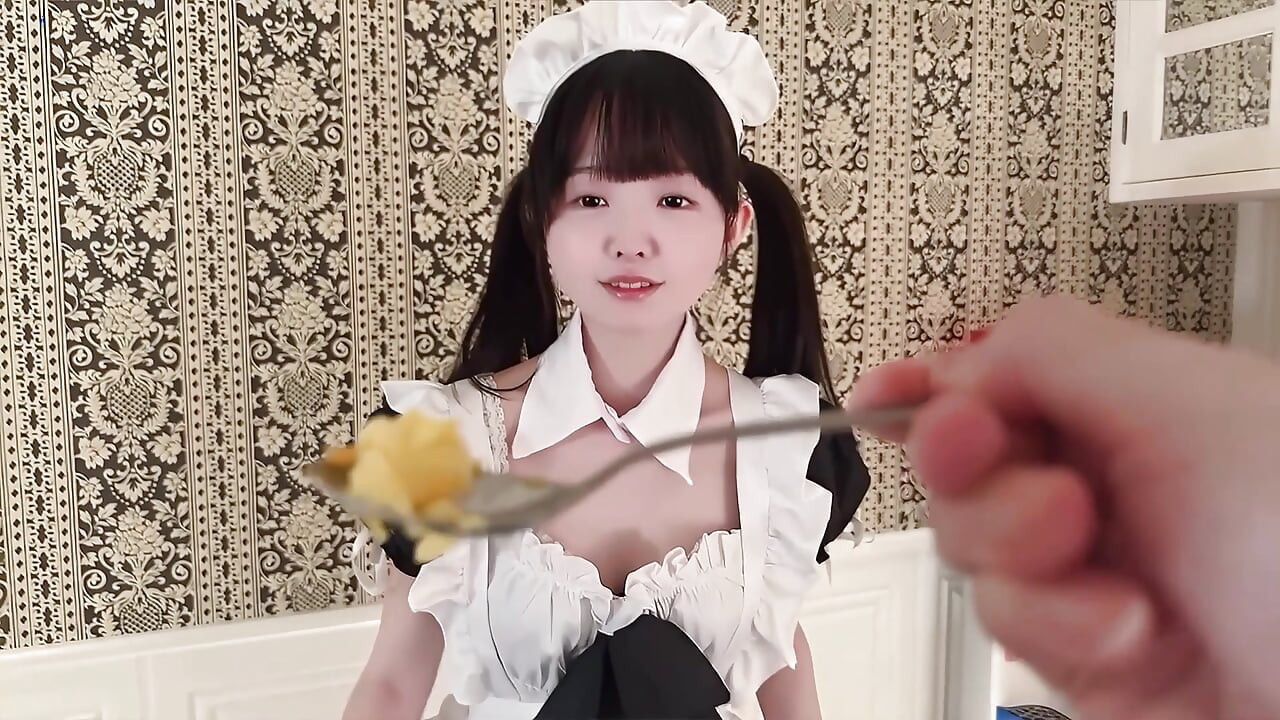 Το Deepthroat της Ιαπωνίδας ερασιτέχνη υπηρέτριας KAWAII είναι πολύ ευχάριστο