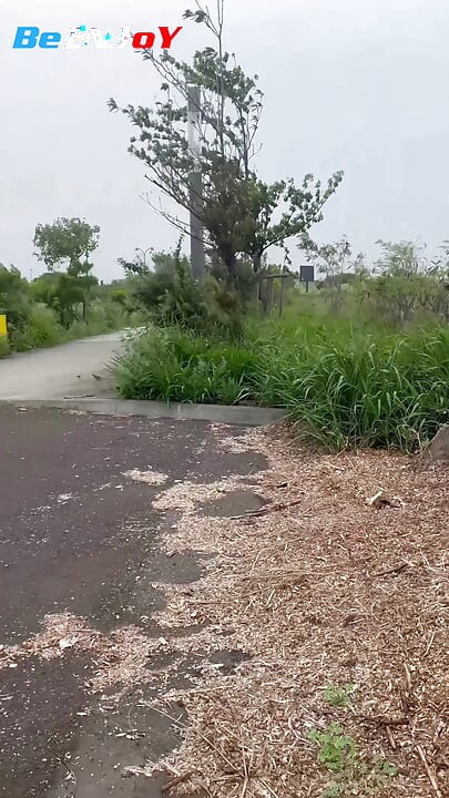 BeENJoY - Handjob at the wheel of the car and massive ejaculation on the side of the road in front of stunned motorists