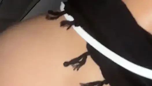 Aile Partisi Sırasında Minik Genç Üvey Kız Kardeşini Sikiyor
