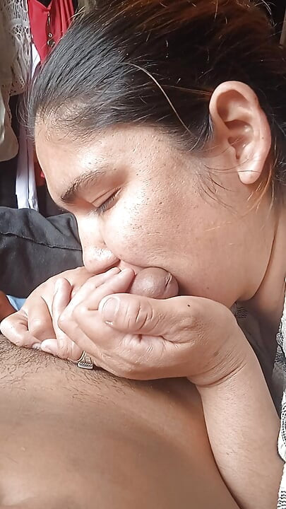 After a blowjob she settles down by herself to be fucked