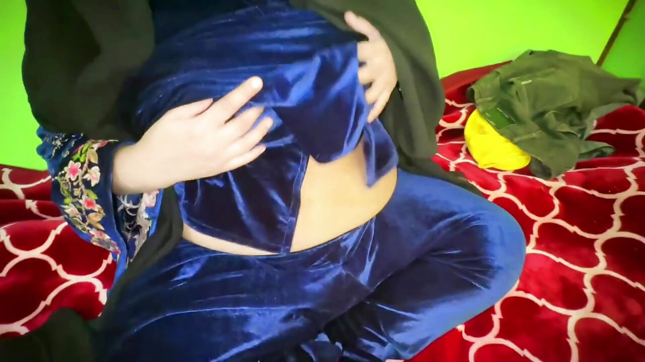 Марокканська мусульманська гаряча дружина готова отримати анальний трах від незнайомця, будь ласка, трахни мою велику дупу і смокчи мої величезні цицьки