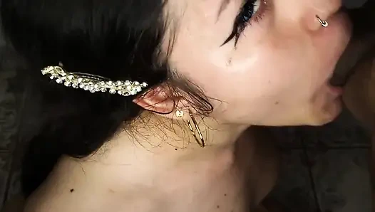 Sürtük ve azgın bebek döl yutmak istiyor - amatör sakso