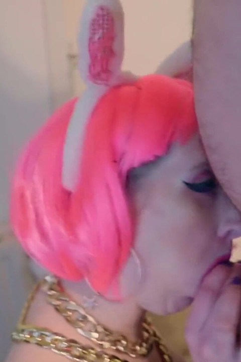 Tavşanın götüne boşalıyor Hollandalı grup seks