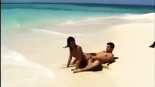 Schau dir jeanettes knackarsch an, während sie einen harten schwanz reitet