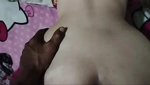 Aku tidak tahan dengan keindahan tubuhmu