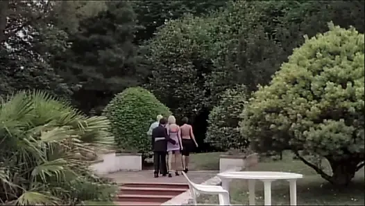 Kuartet di kolam renang