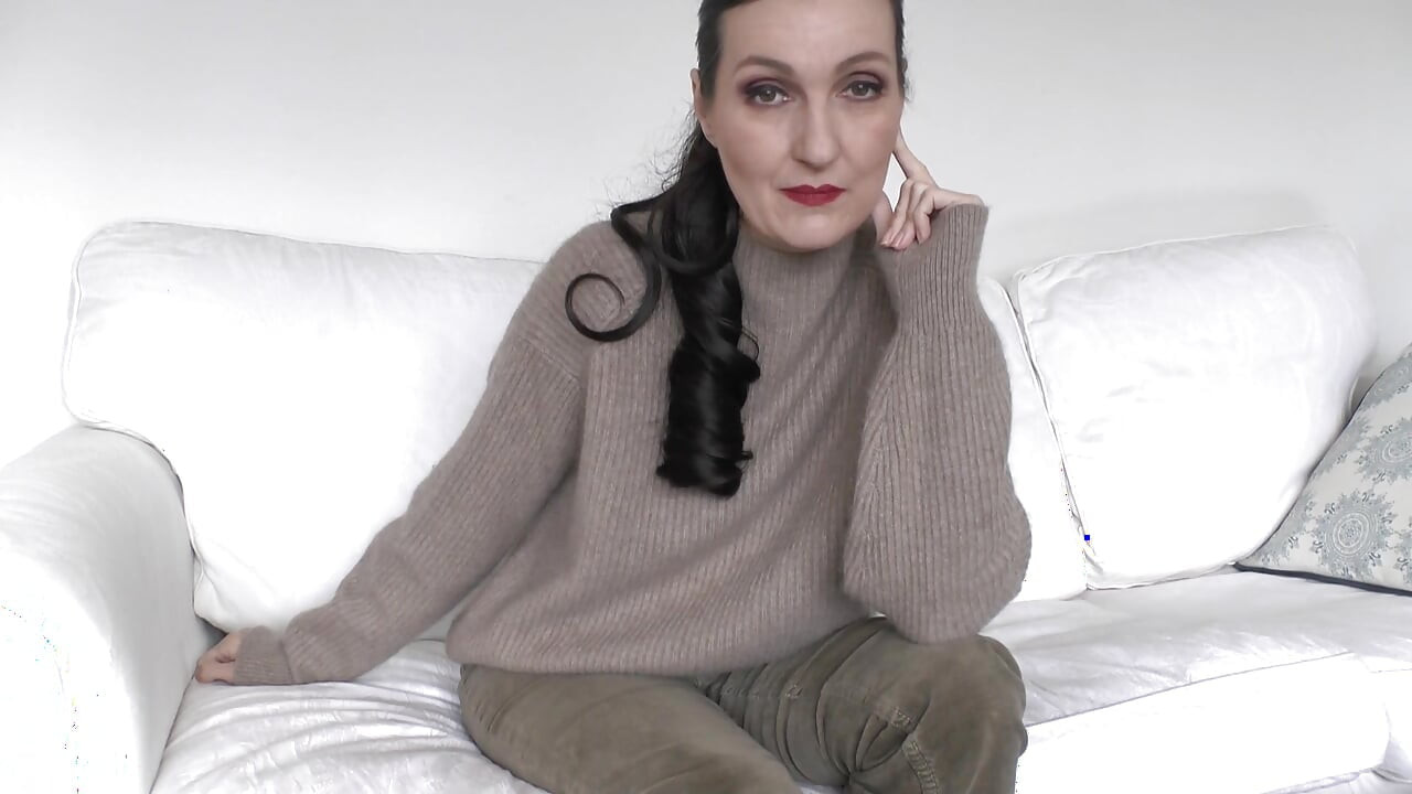 결혼식 6일 전: 금기시되는 만남 - 내 스웨터에 튀겨라, 레이디 빅토리아 발렌테