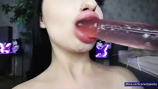 ScarlettJakobs hat die Art von Charme und französischen küssen, die Sie beobachten