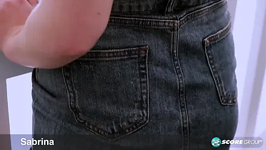 Sabrina Snow, 19 tahun, tampak seperti putri kartun dengan kulit putih