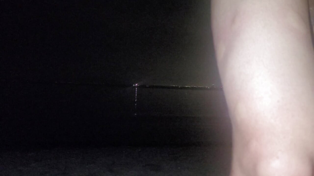 exposed on nude beach and piss on myself