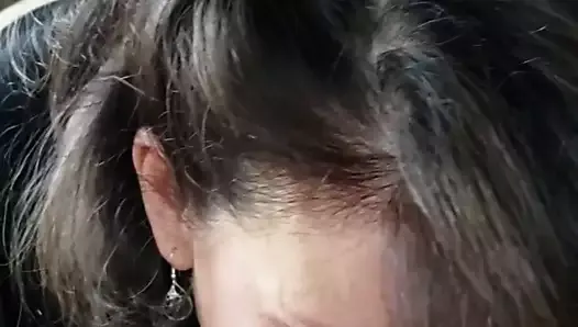 Стильная зрелая Diana сосет крошечный хуй в черном в любительском видео