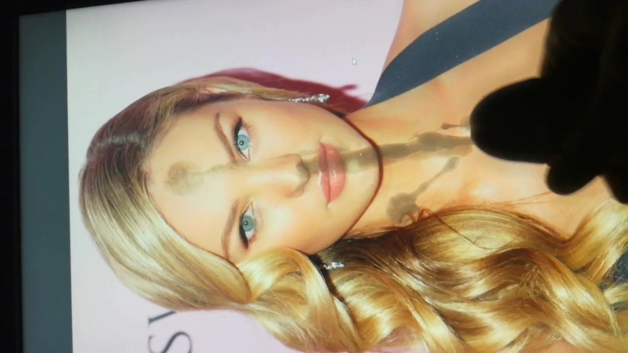 Sborra omaggio a Candice Swanepoel