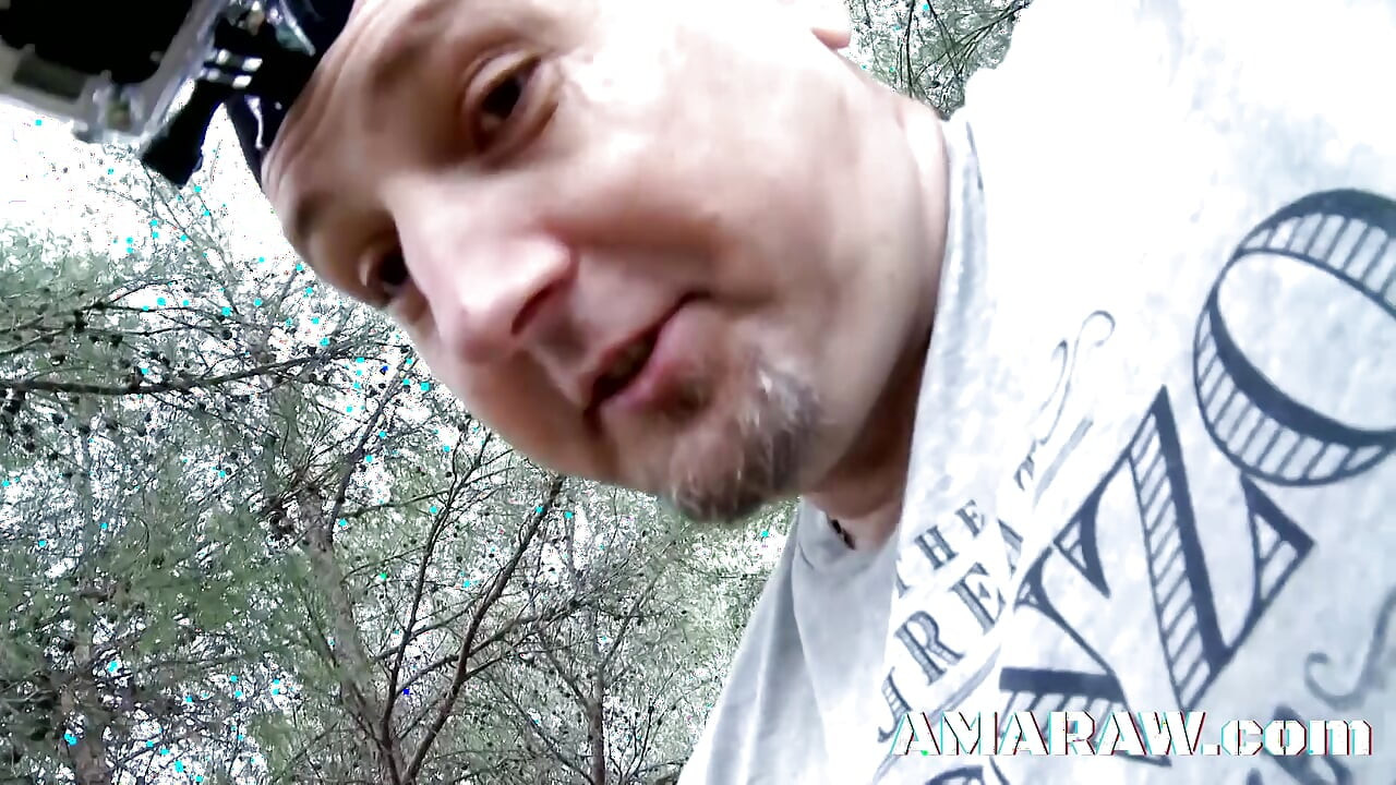 Cindy Sun stříká venku a pak dostává hardcore anální nálož