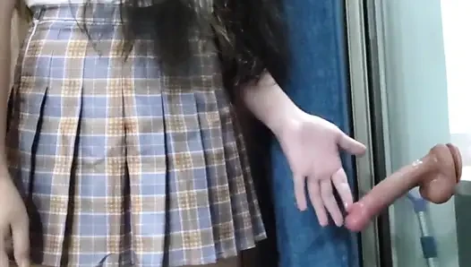 Kadın kılıklı yahui yapay penisle tek başına