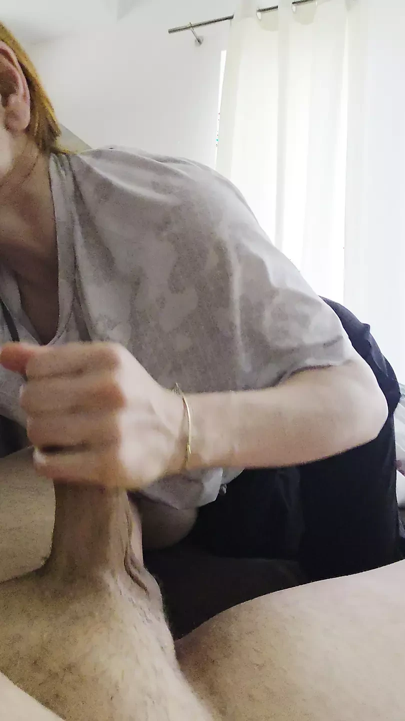 My roomate just wanted to suck my dick. She didnt want my cum in her mouth, but still i cum and she make buble